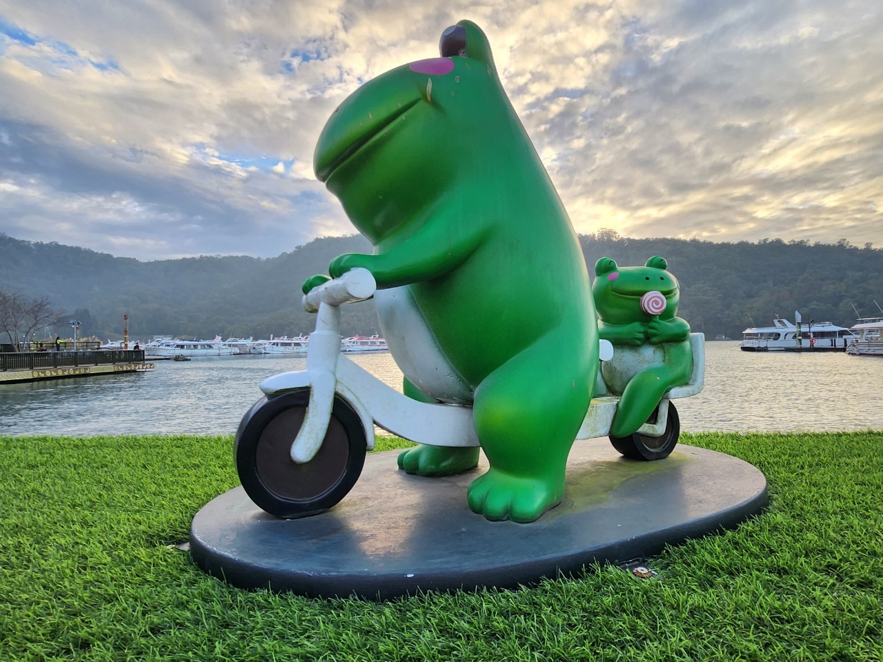 南投,魚池,日月潭,九蛙疊像,山海戀單車