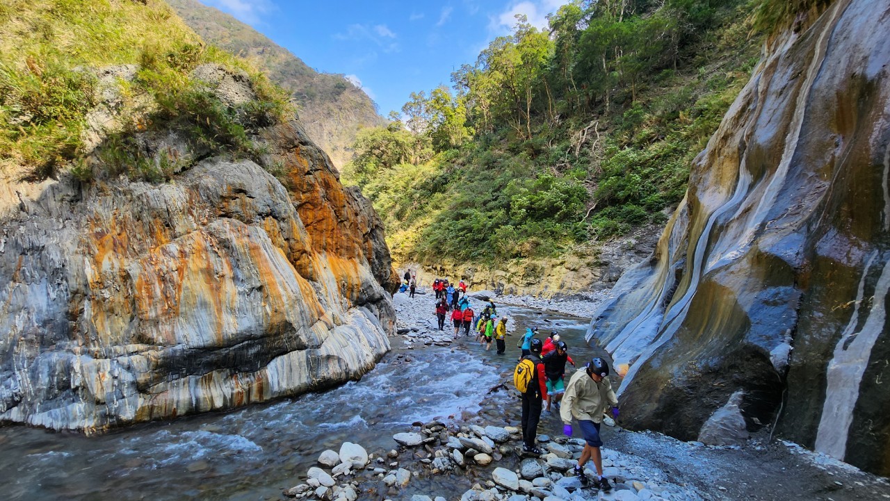 屏東,霧台,哈尤溪,溫泉,彩岩,魯凱族,原住民文化,自然景觀,山海戀單車