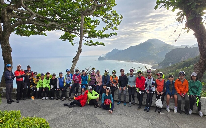 運動與健康,單車騎行,單車旅行,台灣車友,海外車友騎台灣,山海戀單車,花東南橫美景美食饗騎,單車看見台灣,精彩回顧,嶺頂沙丘,77高地,伊娜部落廚房,芭崎觀景台,豐濱天空步道,新社遺址