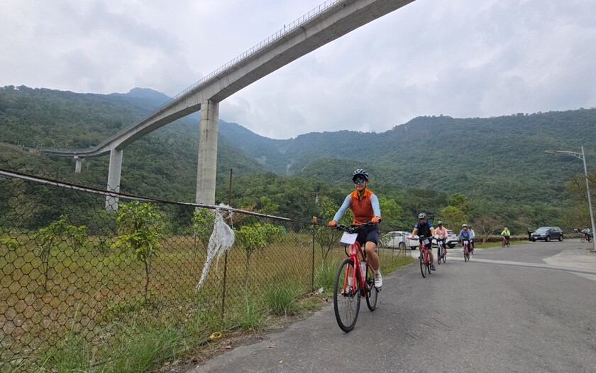 運動與健康,單車騎行,單車旅行,台灣車友,海外車友騎台灣,山海戀單車,哈尤溪溫泉彩岩,單車看見台灣,精彩回顧, 高樹童玩國小,大路關石獅公,三地門文化館,德文部落,谷川大橋,三地門