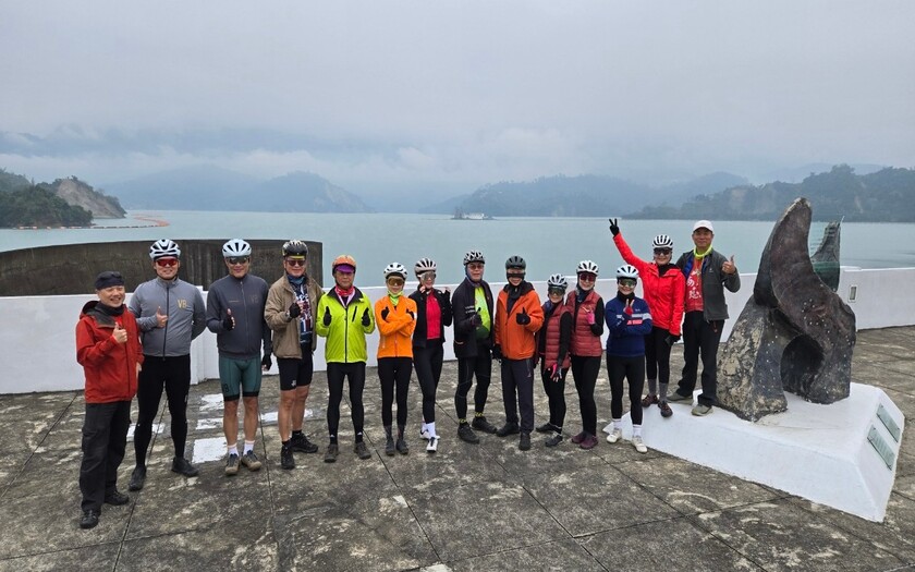 運動與健康,單車騎行,單車旅行,台灣車友,海外車友騎台灣,山海戀單車,哈尤溪溫泉彩岩,單車看見台灣,精彩回顧,曾文水庫,曾文之眼,中正樓觀景台,楠西玄空法寺,內門紫竹寺,瀰濃庄敬字亭