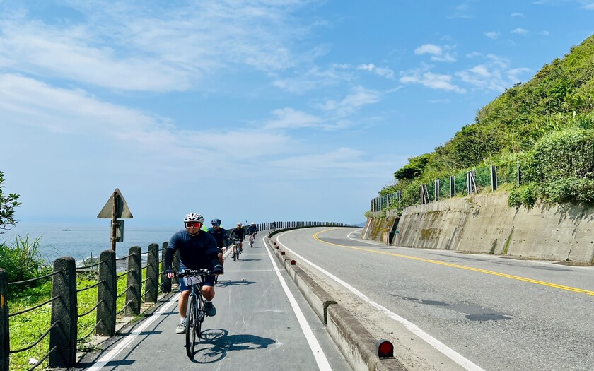 運動與健康,單車騎行,單車旅行,香港車友,海外車友騎台灣,山海戀單車,專案訂製,三貂富貴東北雙塔,單車看見台灣,精彩回顧,三貂角燈塔,舊草嶺隧道,四角窟觀景台,卯澳石頭古厝,龍門吊橋,平林休閒農場