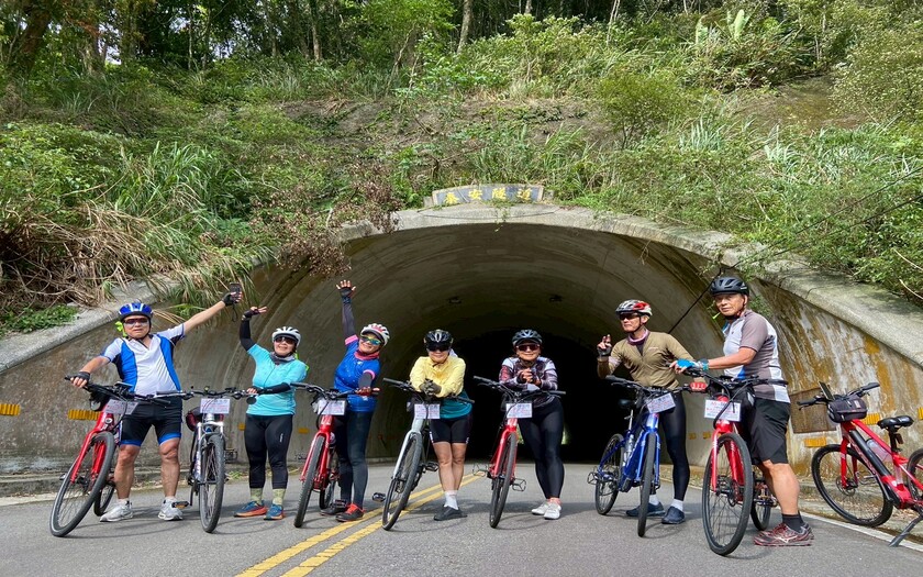 運動與健康,單車騎行,單車旅行,台灣車友,海外車友騎台灣,山海戀單車,專案訂製,竹苗四庫全書五福臨門,單車看見台灣,精彩回顧,浪漫台三線,獅潭義民廟,汶水老街,清安老街,豆腐街,南庄老街