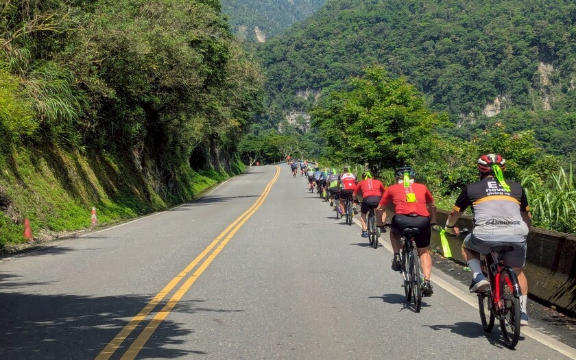 運動與健康,單車騎行,單車旅行,CyclingTaiwan,CyclingAdventure,CustomTourGroup,OverseasCyclistsInTaiwan,加拿大車友,海外車友騎台灣,山海戀單車,專案訂製,脊梁山脈新雙塔縱騎,剖地瓜,單車旅遊,自行車旅遊,台七甲探騎,思源埡口,南山部落,泰雅文化