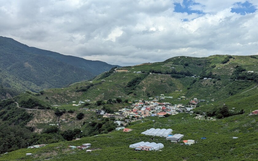 運動與健康,單車騎行,單車旅行,CyclingTaiwan,CyclingAdventure,CustomTourGroup,OverseasCyclistsInTaiwan,加拿大車友,海外車友騎台灣,山海戀單車,專案訂製,脊梁山脈新雙塔縱騎,剖地瓜,單車旅遊,自行車旅遊,武陵農場,台灣櫻花鉤吻鮭,環山部落,清泉橋,梨山賓館,武陵橋