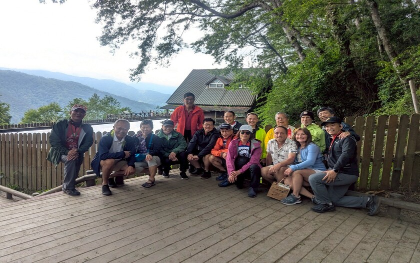 運動與健康,單車騎行,單車旅行,CyclingTaiwan,CyclingAdventure,CustomTourGroup,OverseasCyclistsInTaiwan,加拿大車友,海外車友騎台灣,山海戀單車,專案訂製,脊梁山脈新雙塔縱騎,剖地瓜,單車旅遊,自行車旅遊,武陵農場,台灣櫻花鉤吻鮭,環山部落,清泉橋,梨山賓館,武陵橋