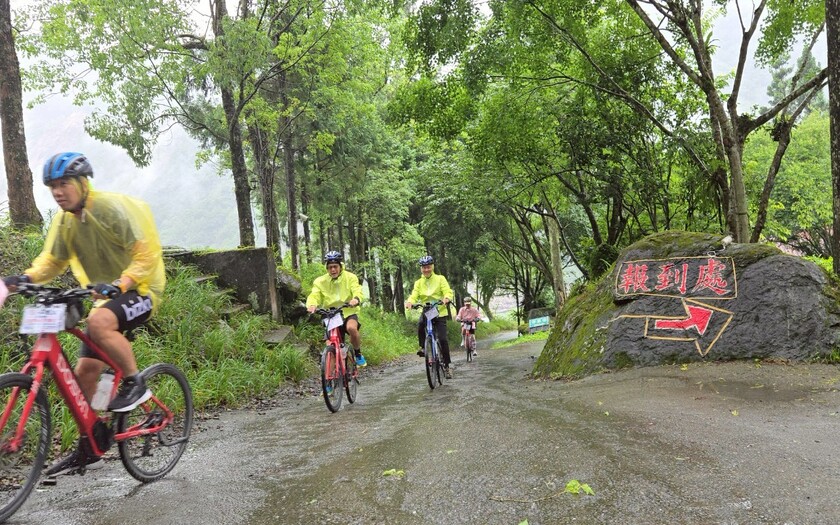 運動與健康,單車騎行,單車旅行,CyclingTaiwan,CyclingAdventure,CustomTourGroup,OverseasCyclistsInTaiwan,新加坡車友,海外車友騎台灣,山海戀單車,專案訂製,北進武嶺,日月潭,思源埡口,南湖大山登山口,陵后宮,環山部落,清泉橋,張雨生之家,梨山楓之谷1956秘密花園
