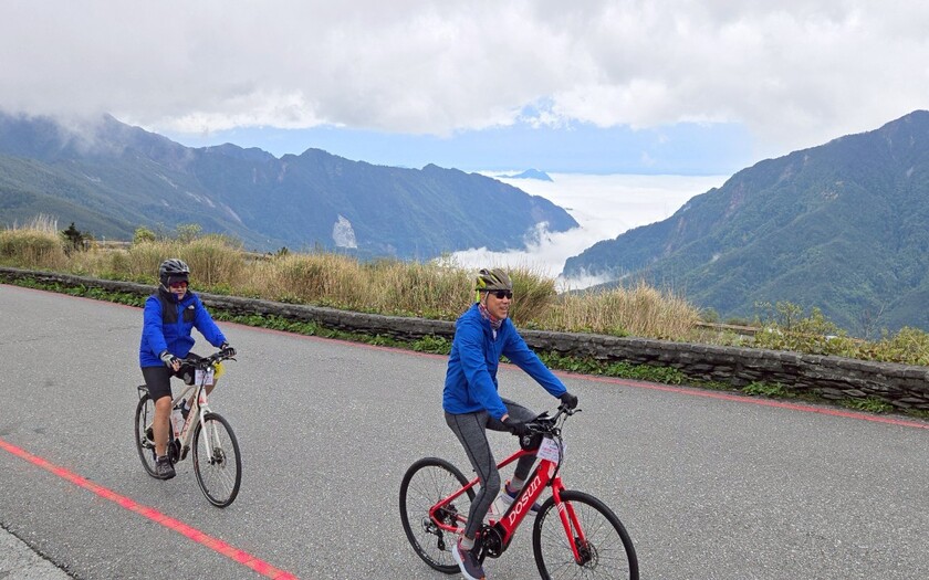 運動與健康,單車騎行,單車旅行,CyclingTaiwan,CyclingAdventure,CustomTourGroup,OverseasCyclistsInTaiwan,新加坡車友,海外車友騎台灣,山海戀單車,專案訂製,北進武嶺,日月潭,合歡山管理站,清境高空步道,88K公路標誌,清境童話超商,清境之星樂活民宿