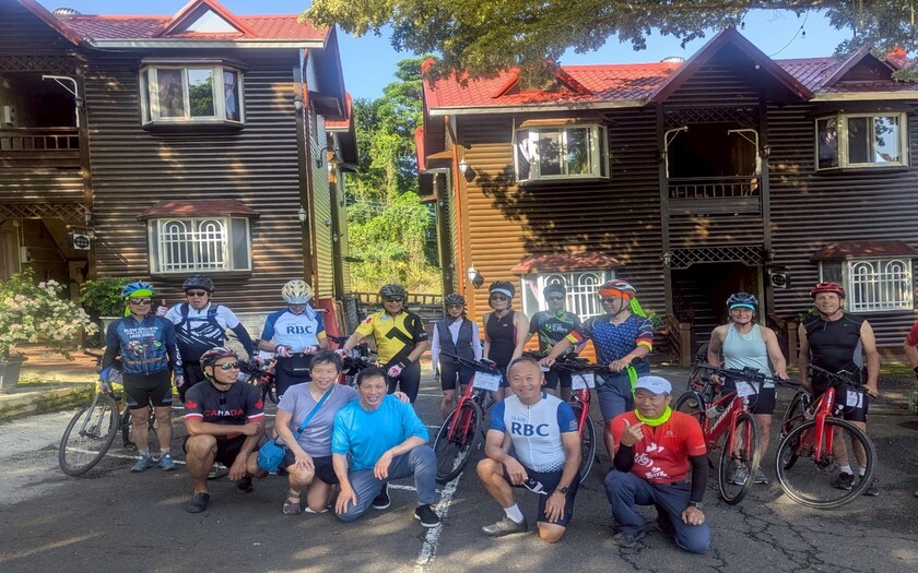 運動與健康,單車騎行,單車旅行,CyclingTaiwan,CyclingAdventure,CustomTourGroup,OverseasCyclistsInTaiwan,加拿大車友,海外車友騎台灣,山海戀單車,專案訂製,脊梁山脈新雙塔縱騎,剖地瓜,單車旅遊,自行車旅遊,茶山部落,尼亞后薩獵人學校,錫安山,小林村遺址,台20線,那瑪夏