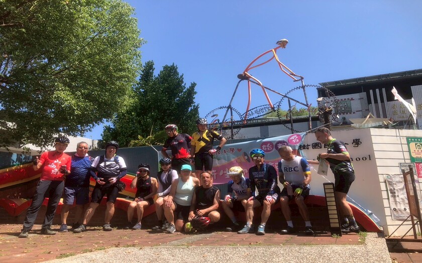 運動與健康,單車騎行,單車旅行,CyclingTaiwan,CyclingAdventure,CustomTourGroup,OverseasCyclistsInTaiwan,加拿大車友,海外車友騎台灣,山海戀單車,專案訂製,脊梁山脈新雙塔縱騎,剖地瓜,單車旅遊,自行車旅遊,茶山部落,尼亞后薩獵人學校,錫安山,小林村遺址,台20線,那瑪夏