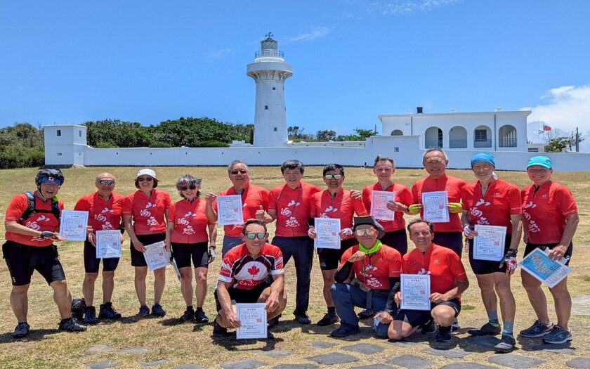 運動與健康,單車騎行,單車旅行,CyclingTaiwan,CyclingAdventure,CustomTourGroup,OverseasCyclistsInTaiwan,加拿大車友,海外車友騎台灣,山海戀單車,專案訂製,脊梁山脈新雙塔縱騎,剖地瓜,單車旅遊,自行車旅遊,枋山海豚灣,車城福安宮,恆春東門,恆春搶孤,鵝鑾鼻燈塔,極南之境