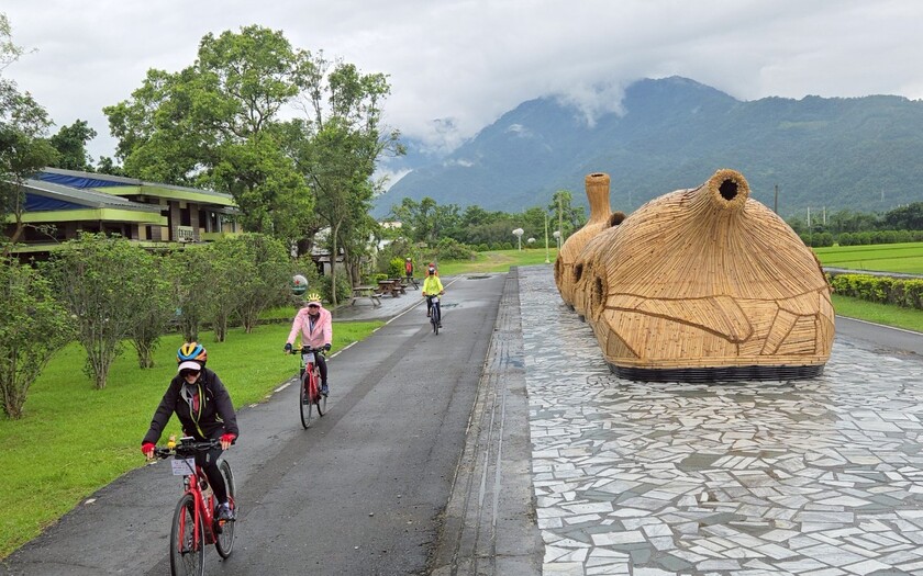 運動與健康,單車騎行,單車旅行,CyclingTaiwan,CyclingAdventure,單車看見台灣,另類單車環島,南北橫山海線,單車環島,單車旅遊,自行車旅遊,海外車友騎台灣,愛騎愛玩愛台灣,biketour,CyclingTaiwan,BicycleTravel,池上車站,大坡池,阿嬤的叮囑,漂鳥197,富里稻草藝術季,東里鐵馬驛站,金剛好事館,靜浦千禧山莊,彎進來無菜單料理
