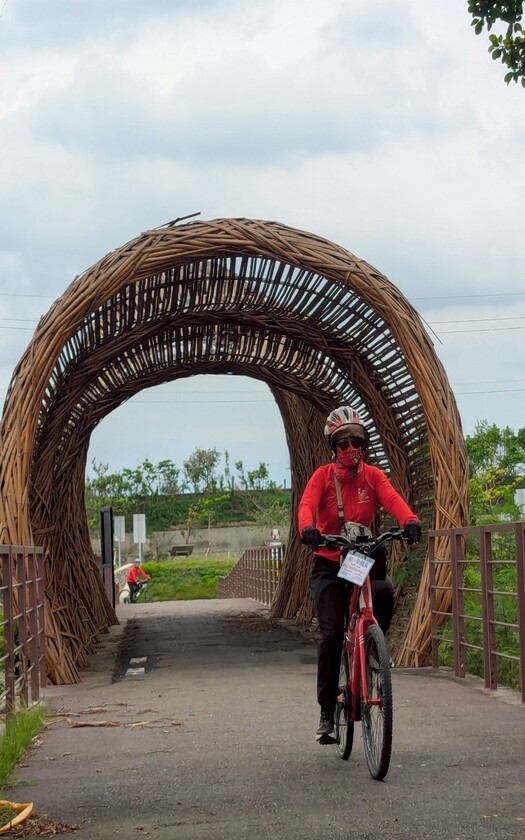 運動與健康,單車騎行,單車旅行,CyclingTaiwan,CyclingAdventure,單車看見台灣,天壇,烏山頭水庫,北極殿,麻豆碗粿,水晶教堂,井仔腳瓦盤鹽田,青鯤鯓生命之樹,國聖燈塔