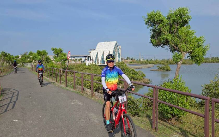 CyclingTaiwan,CyclingAdventure,單車看見台灣,台灣旅遊,單車騎行台灣,海外車友遊台灣,烏山頭水庫,麻豆總爺藝文中心,學甲慈濟宮,北門水晶教堂,井仔腳瓦盤鹽田,黑琵食堂