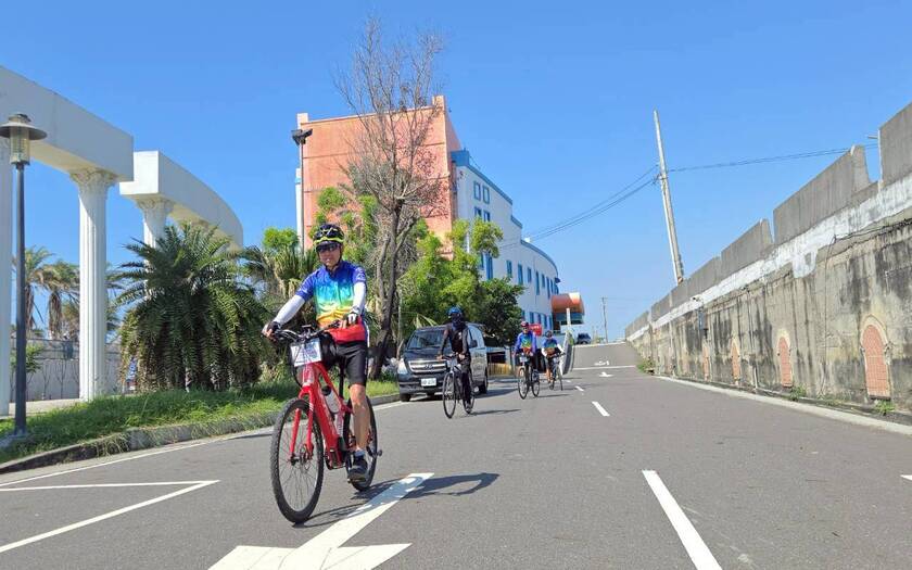 CyclingTaiwan,CyclingAdventure,單車看見台灣,台灣旅遊,單車騎行台灣,海外車友遊台灣,赤崁樓,藍晒圖文創園區,水交社文化園區,黑橋牌香腸博物館,興達港情人碼頭,蔡家牛肉湯