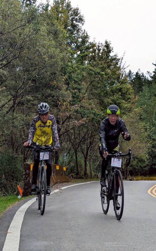 CyclingTaiwan,CyclingAdventure,單車看見台灣,台灣旅遊,單車騎行台灣,海外車友遊台灣,脊梁山脈新雙塔縱騎,雙塔縱騎挑戰,玉山觀景臺,塔塔加夫妻樹,鹿林神木,特富野古道,阿里山森林遊樂區