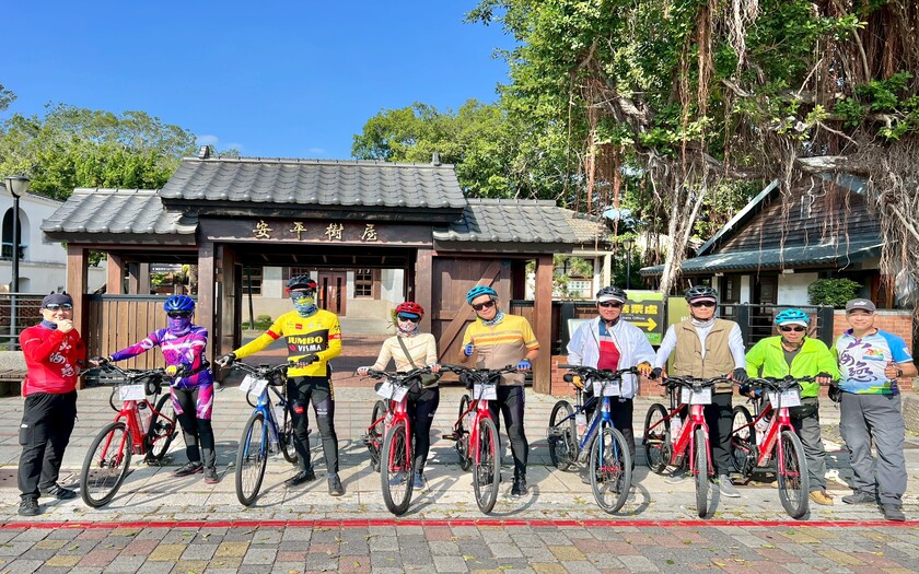CyclingTaiwan,CyclingAdventure,單車看見台灣,台灣旅遊,單車騎行台灣,海外車友遊台灣,鹿耳門天后宮,台江國家公園,安平樹屋,大魚的祝福,德陽艦,虱目魚主題館,漁光島,月牙灣,海外車友遊台灣,嘉南文化騎旅