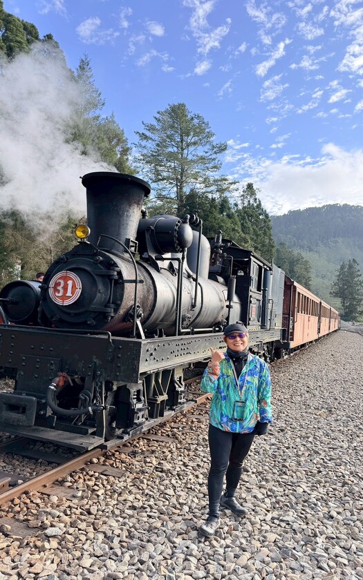 CyclingTaiwan,CyclingAdventure,單車看見台灣,台灣旅遊,單車騎行台灣,海外車友遊台灣,阿里山雙鐵,專案團,阿里山雙鐵,鐵道鐵馬,阿里山森林鐵路,大凍山,小百岳,多林車站,得恩亞納,合掌村,鄒族部落,十字路車站,二萬坪車站,蒸汽火車,二萬坪黑森林,樹抱石,阿里山夕陽