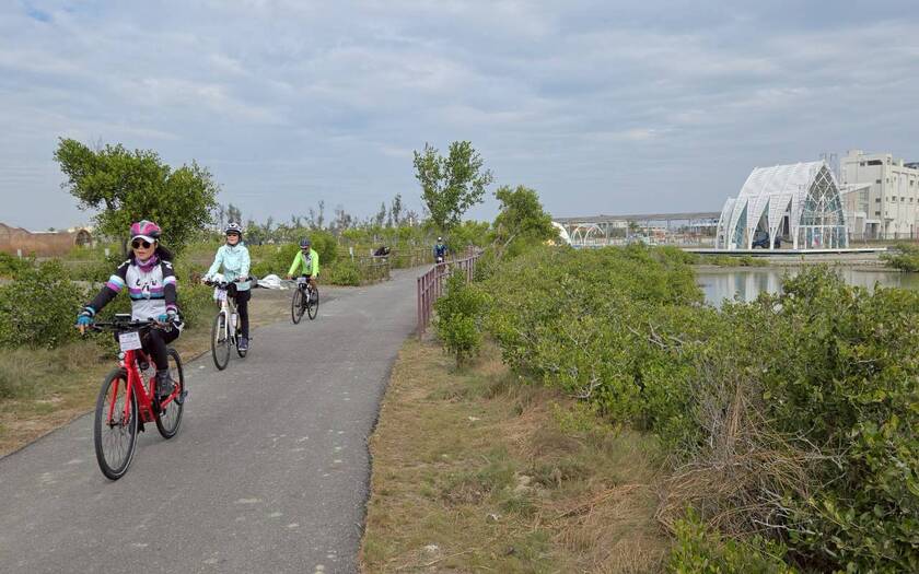 CyclingTaiwan,CyclingAdventure,單車看見台灣,台灣旅遊,單車騎行台灣,海外車友遊台灣,嘉南美景饗騎,跨年騎行,義竹雙古厝,北門水晶教堂,井仔腳瓦盤鹽田,青鯤鯓鹽田,七股,黑琵食堂