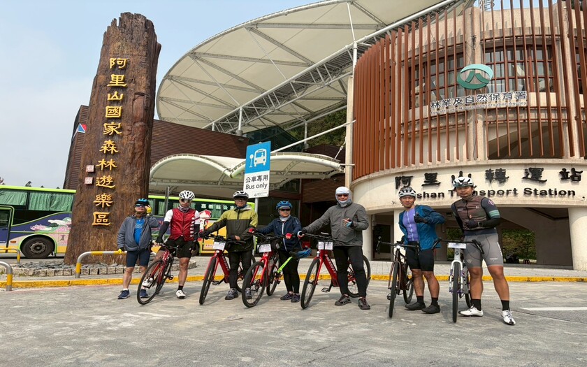 CyclingTaiwan,CyclingAdventure,單車看見台灣,台灣旅遊,海外車友騎台灣,脊梁山脈雙塔,剖地瓜,台21線,塔塔加,玉山群峰,夫妻樹,鹿林神木,特富野古道,阿里山公路,石桌