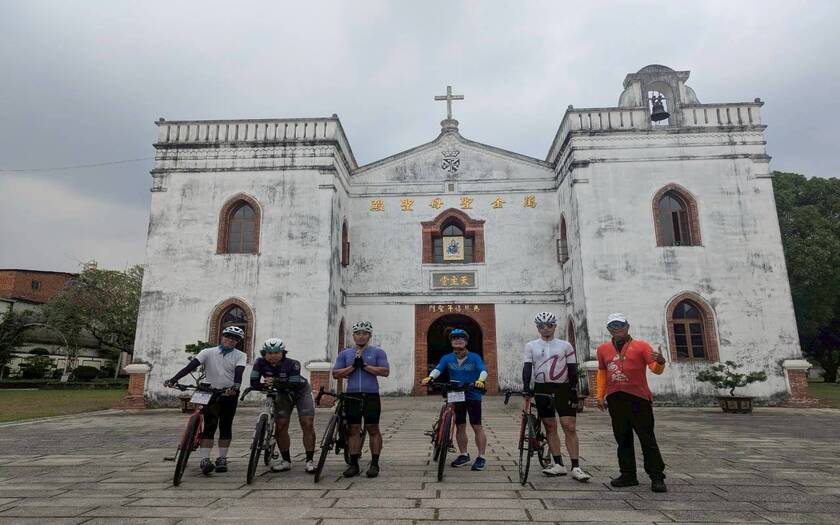 CyclingTaiwan,CyclingAdventure,單車看見台灣,台灣旅遊,海外車友騎台灣,脊梁山脈雙塔,剖地瓜,高樹童玩國小,鍾理和故居,屏科大,吾拉魯滋部落,萬金聖母聖殿,林后泗林綠色隧道,台1線