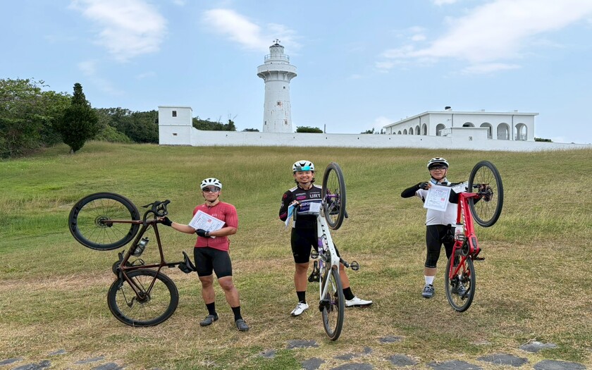  CyclingTaiwan,CyclingAdventure,單車看見台灣,台灣旅遊,海外車友騎台灣,脊梁山脈雙塔,剖地瓜,富貴角燈塔,鵝鑾鼻燈塔,屏鵝公路,車城福安宮,恆春古城,出火,風吹沙