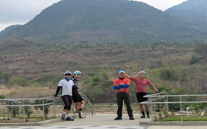 CyclingTaiwan,CyclingAdventure,單車看見台灣,台灣旅遊,海外車友騎台灣,脊梁山脈雙塔,剖地瓜,富貴角燈塔,鵝鑾鼻燈塔,屏鵝公路,車城福安宮,恆春古城,出火,風吹沙