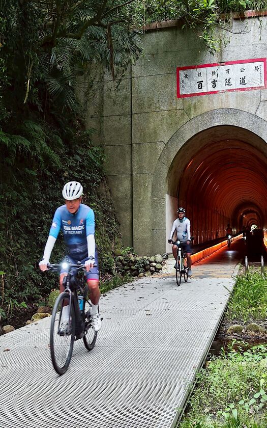 CyclingTaiwan,CyclingAdventure,單車看見台灣,台灣旅遊,脊梁山脈雙塔,剖地瓜,專案團,富貴角燈塔,巴拉卡公路,竹子湖,大溪老街,百吉隧道,慈湖,復興青年活動中心