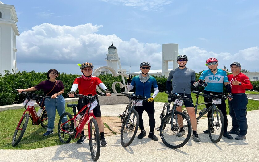 CyclingTaiwan,CyclingAdventure,單車看見台灣,台灣旅遊,海外車友騎台灣,東北角雙塔, 三貂角燈塔,舊草嶺隧道,福隆便當,龍門大橋,貢寮車站,梅竹蹊自行車道