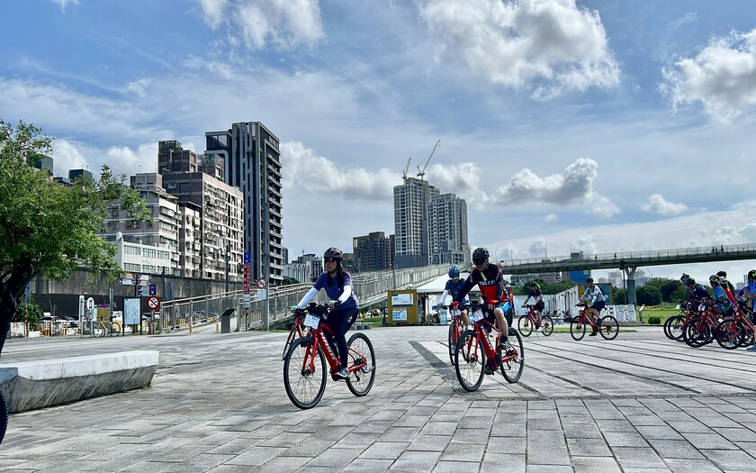 CyclingTaiwan,CyclingAdventure,單車看見台灣,台灣旅遊,單車環島,海外車友騎台灣,新月橋,三鶯龍窯橋,中庄調整池,三坑自然生態公園,關西仙草博物館,新埔遊客中心,劉氏雙堂屋