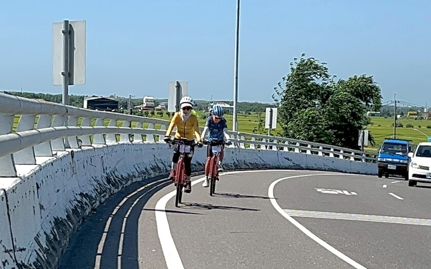 CyclingTaiwan,CyclingAdventure,單車看見台灣,台灣旅遊,單車環島,海外車友騎台灣,埔鹽順澤宮,順澤宮冠軍帽,民雄美食,水上北回歸線太陽館,北回歸線,後壁火車站