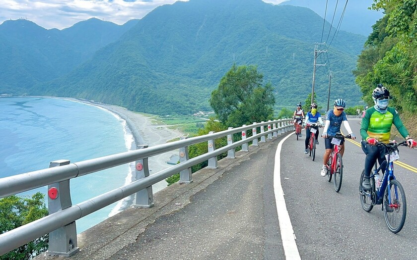 CyclingTaiwan,CyclingAdventure,單車看見台灣,台灣旅遊,單車環島,海外車友騎台灣,蘇花公路,漢本車站,漢本海洋驛站,南澳觀景台,葉家香辣椒莊園,建華冰店,東澳車站,開路先鋒廟,南方澳觀景台,壯圍沙丘生態園區,宜蘭騎旅,台灣環島之旅