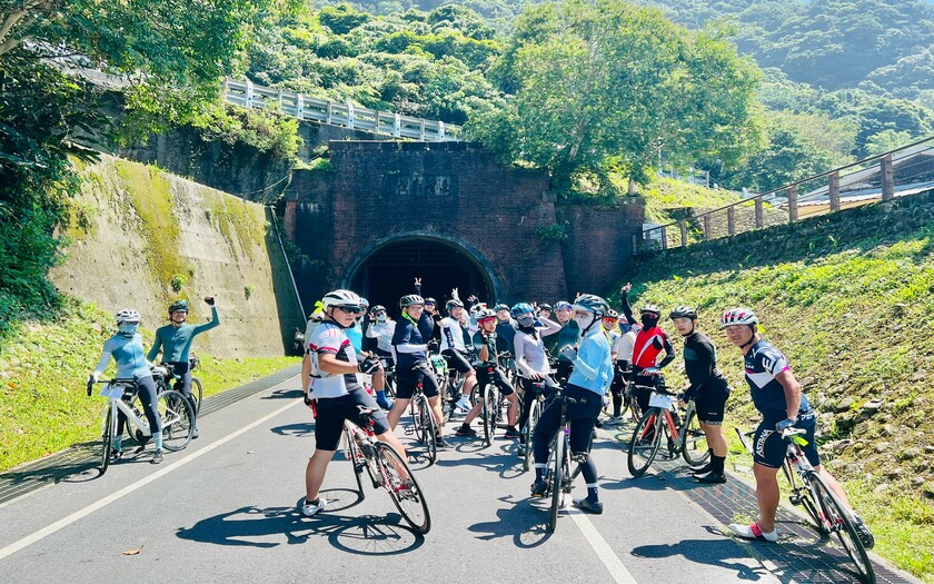 CyclingTaiwan,CyclingAdventure,單車看見台灣,台灣旅遊,biketour,專案團,經典單車環島,Moxa,四零四科技,Moxa單車環島,頭城新莊,舊草嶺隧道,福隆車站,雙溪河畔,雙溪荷花園,平溪老街,菁桐天燈派出所,106景觀公路,石碇淡蘭古道,雙溪口吊橋