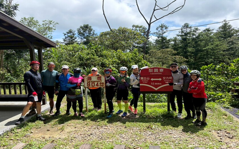 CyclingTaiwan,CyclingAdventure,單車看見台灣,台灣旅遊,biketour,海外車友騎台灣,阿里山新雙鐵,鐵馬鐵道,阿里山林業鐵路,太平,巧雲小棧,龍王金殿,太興飛瀑,梨園寮車站,交力坪車站,雲潭瀑布,水社寮車站,檜木列車,圓潭自然生態園區,瑞里綠色隧道,青葉山莊,阿里山騎旅,台灣單車旅行