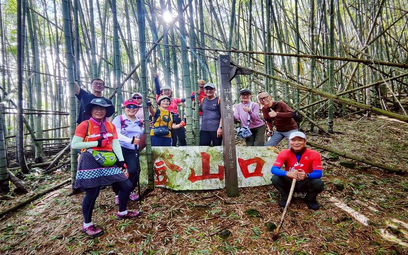 CyclingTaiwan,CyclingAdventure,單車看見台灣,台灣旅遊,biketour,海外車友騎台灣,阿里山新雙鐵,鐵馬鐵道,阿里山林業鐵路,瑞太古道,孟宗竹林,來吉部落,哈娜廚房,得恩亞納,得恩亞納合掌村,鄒族部落,多林車站,大凍山,小百岳,奮起湖車站,奮起湖老街,奮起湖便當,四方竹,阿里山騎旅,台灣單車旅行