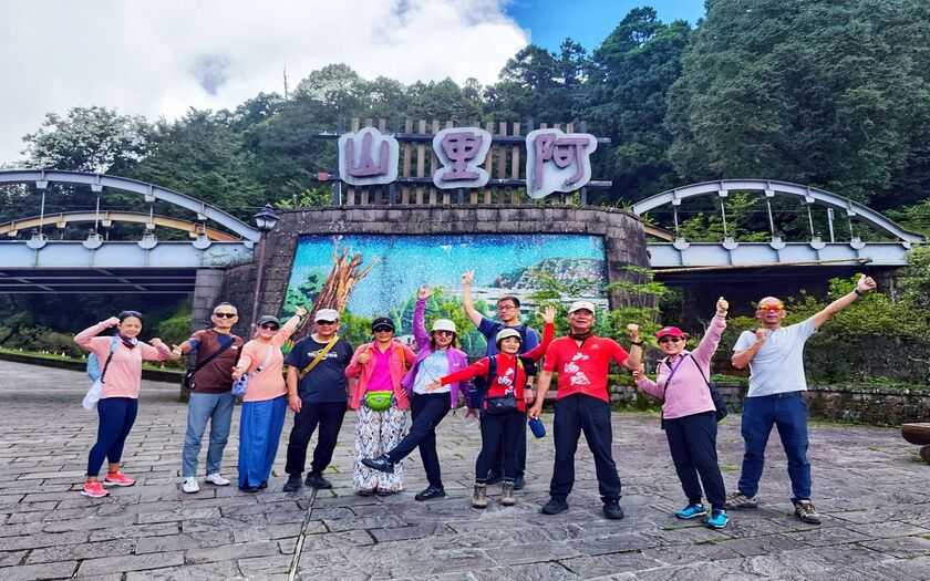 CyclingTaiwan,CyclingAdventure,單車看見台灣,台灣旅遊,biketour,海外車友騎台灣,阿里山新雙鐵,鐵馬鐵道,阿里山林業鐵路,祝山線,祝山日出,小笠原平台,阿里山車站,沼平車站,姊妹潭,受鎮宮,香山神木,櫻王,阿里山國家森林遊樂區,阿里山森林鐵路,阿里山五奇,嘉義旅行,雙鐵旅行,台灣單車旅行,阿里山騎旅