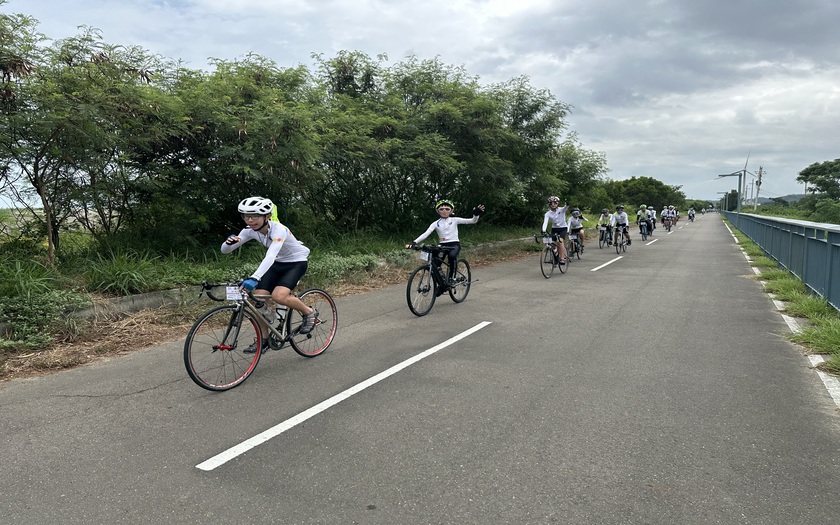 CyclingTaiwan,CyclingAdventure,單車看見台灣,台灣旅遊,biketour,專案團,小鐵人探險隊,小鐵人環島,單車環島,環島壯遊蘇花9日,新竹,鹿港,南港賞鳥區,大山車站,海線五寶,西湖溪自行車景觀橋,過港貝化石層,後龍山邊媽祖宮,通霄車站,大安休息站,愛玉冰,親子單車旅行,兒童單車環島,台灣單車旅行