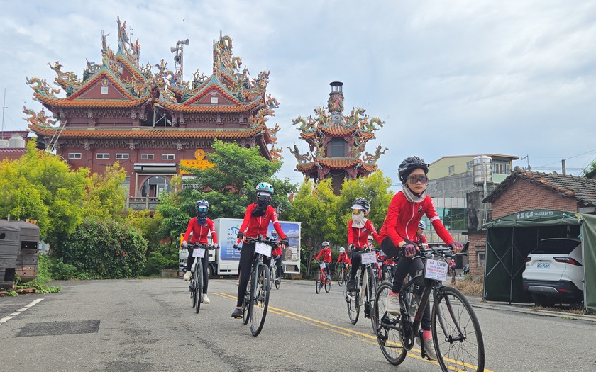 CyclingTaiwan,CyclingAdventure,單車看見台灣,台灣旅遊,biketour,專案團,小鐵人探險隊,小鐵人環島,單車環島,環島壯遊蘇花9日,鹿港,善化,埔鹽順澤宮,冠軍廟,西螺,斗南,民雄,星巴克民雄店,水上北回歸線,後壁火車站,無米樂,南科贊美酒店,親子單車旅行,兒童單車環島,台灣單車旅行