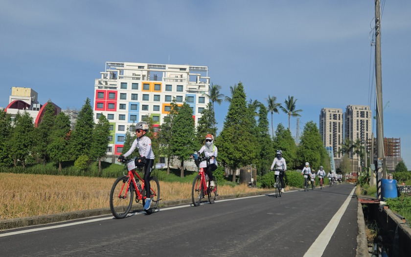 CyclingTaiwan,CyclingAdventure,單車看見台灣,台灣旅遊,biketour,專案團,小鐵人探險隊,小鐵人環島,單車環島,環島壯遊蘇花9日,善化,枋寮,新化老街,新化武德殿,大目降文化園區,關廟,岡山,鳥松布農餐廳,萬大大橋,高屏溪,潮州燒冷冰,冷熱冰,佳冬戰備跑道,枋客文旅,活蟹之家,蒸籠海鮮,親子單車旅行,兒童單車環島,台灣單車旅行