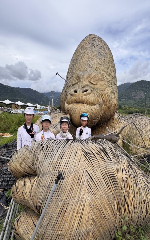 CyclingTaiwan,CyclingAdventure,單車看見台灣,台灣旅遊,biketour,專案團,小鐵人探險隊,小鐵人環島,單車環島,環島壯遊蘇花9日,太麻里,安通,千禧曙光紀念園區,華源海灣,卡大地布部落,知本,十股綠色隧道,瑞源車站,關山米國學校,割稻飯,花東縱谷,池上大橋,富里稻草藝術景觀區,安通溫泉,美人湯,親子單車旅行,兒童單車環島,台灣單車旅行