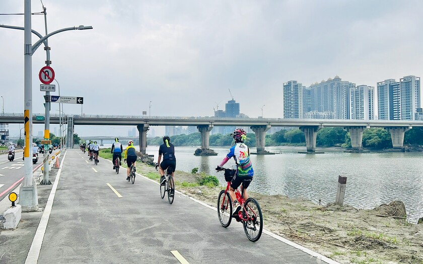 CyclingTaiwan,CyclingAdventure,單車看見台灣,台灣旅遊,biketour,海外車友騎台灣,三日環台騎跡,環小台灣,單車百岳,單車旅行,台灣騎旅,新月橋,大漢溪左岸自行車道,五股濕地,關渡大橋,八里渡船頭,八里婚紗廣場,西濱景觀公路,白沙岬燈塔,新屋綠色走廊,南寮,香港車友,台灣單車旅行
