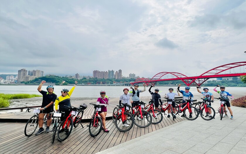 CyclingTaiwan,CyclingAdventure,單車看見台灣,台灣旅遊,biketour,海外車友騎台灣,三日環台騎跡,環小台灣,單車百岳,單車旅行,台灣騎旅,新月橋,大漢溪左岸自行車道,五股濕地,關渡大橋,八里渡船頭,八里婚紗廣場,西濱景觀公路,白沙岬燈塔,新屋綠色走廊,南寮,香港車友,台灣單車旅行