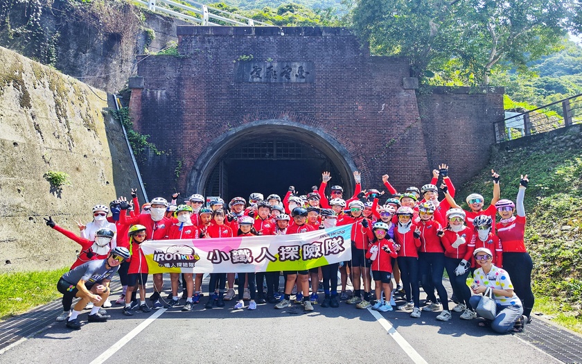  CyclingTaiwan,CyclingAdventure,單車看見台灣,台灣旅遊,biketour,專案團,小鐵人探險隊,小鐵人環島,單車環島,環島壯遊蘇花9日,最終日,宜蘭頭城,新北板橋,東北角濱海景觀公路,舊草嶺隧道,福隆車站,雙溪河畔,台2丙景觀公路,平溪,菁桐,106景觀公路,深坑,木柵,中和,板橋第二運動場,環島完騎,親子單車旅行,兒童單車環島,台灣單車旅行