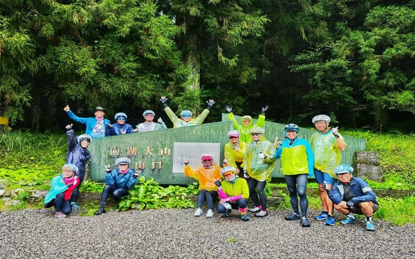 山海戀車友集結於南湖大山登山口