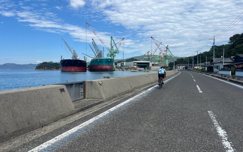 山海戀車友D11騎行島波海道騎往大三島領取紀念環路途上。