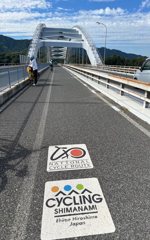 山海戀車友D11騎行島波海道騎往大三島領取紀念環路途上。