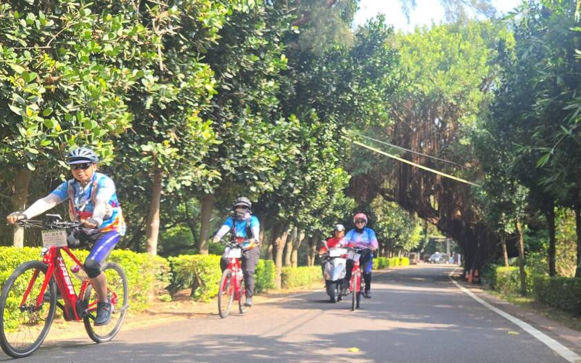 山海戀車友香港不老騎士公益環島D2騎行路途中。