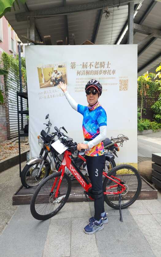 山海戀車友香港不老騎士公益環島D3騎行至臺中不老夢想125號。