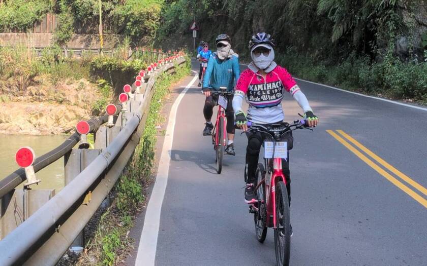 山海戀車友香港不老騎士公益環島D4騎行至日月潭路途上。