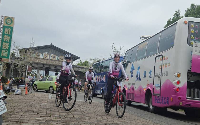 山海戀車友清大陪騎團D1集結至濁水車站為環島騎行出發。